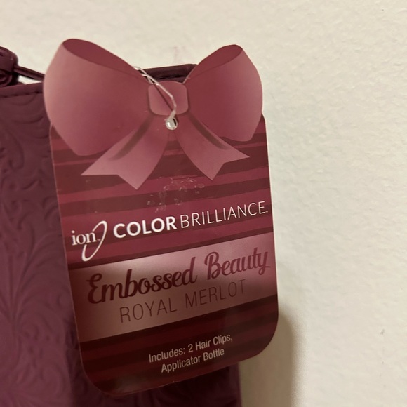 Ion color brilliance embossed beauty bag with app. bottle and 2 hair clips NWT - Picture 3 of 3